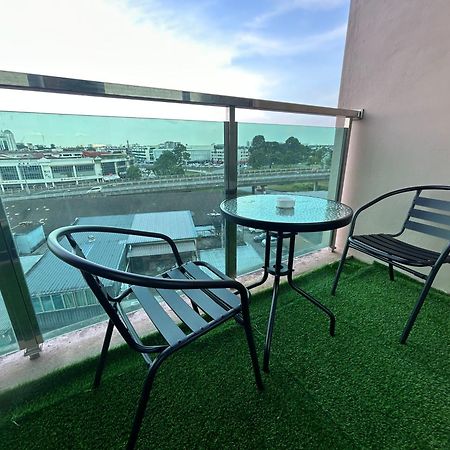 Roxy Apartment 쿠칭 외부 사진