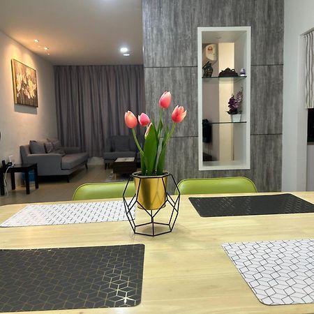 Roxy Apartment 쿠칭 외부 사진