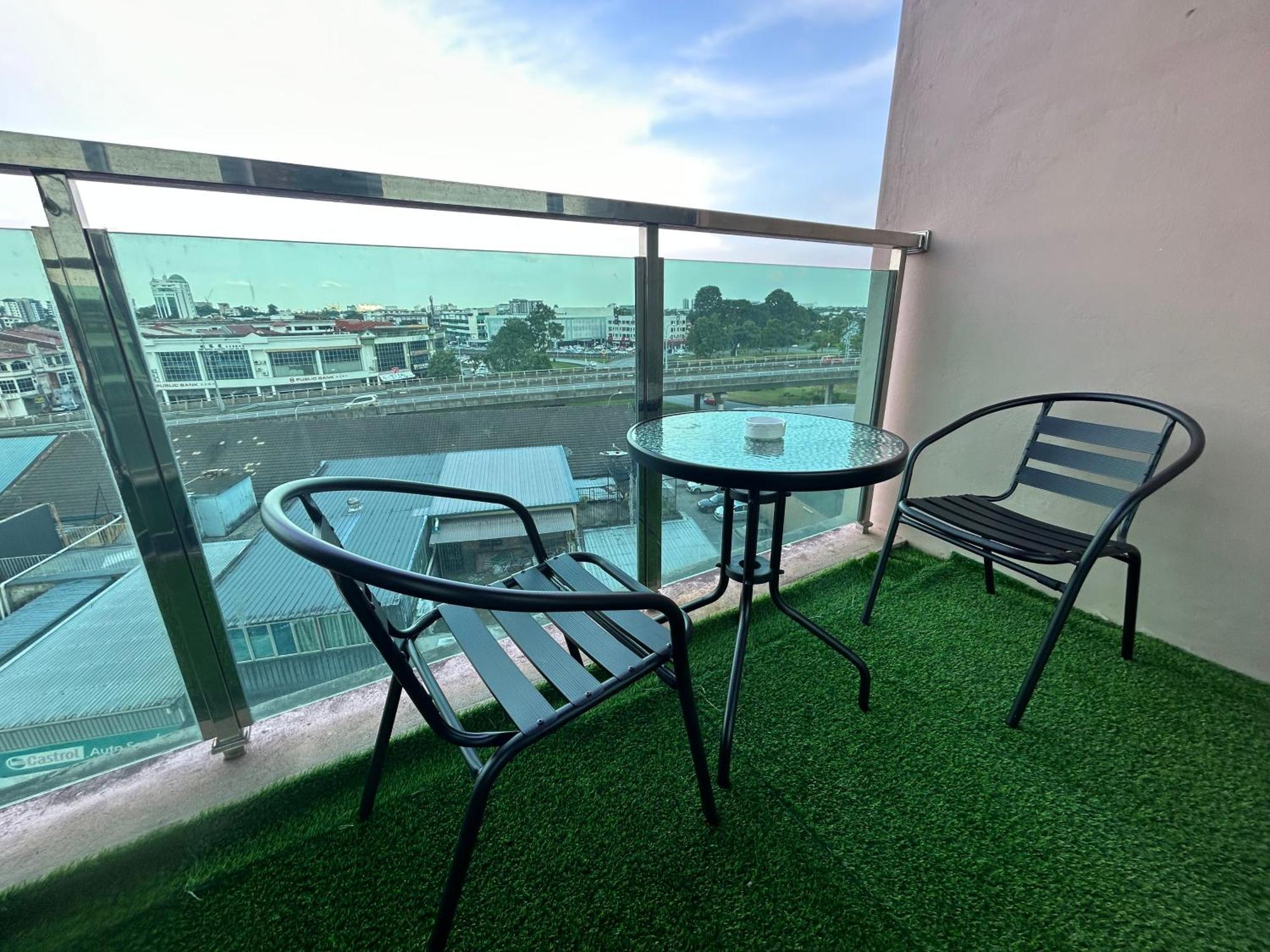Roxy Apartment 쿠칭 외부 사진
