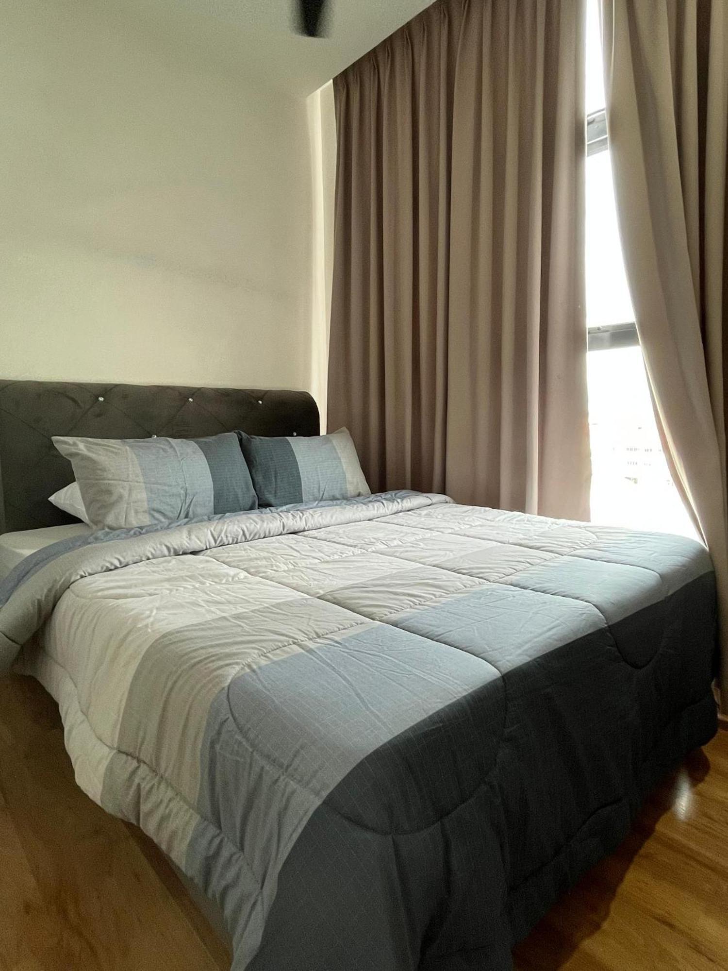 Roxy Apartment 쿠칭 외부 사진