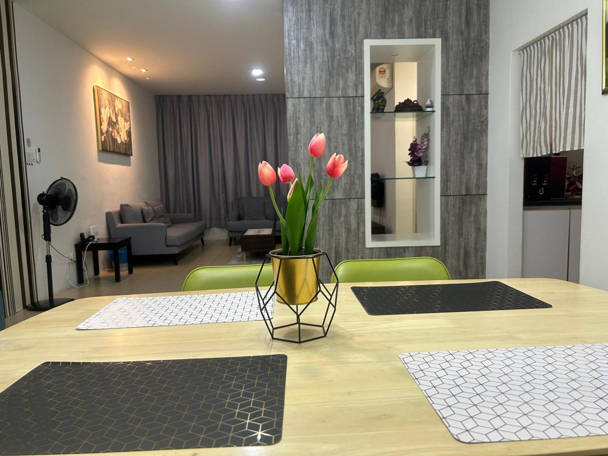 Roxy Apartment 쿠칭 외부 사진